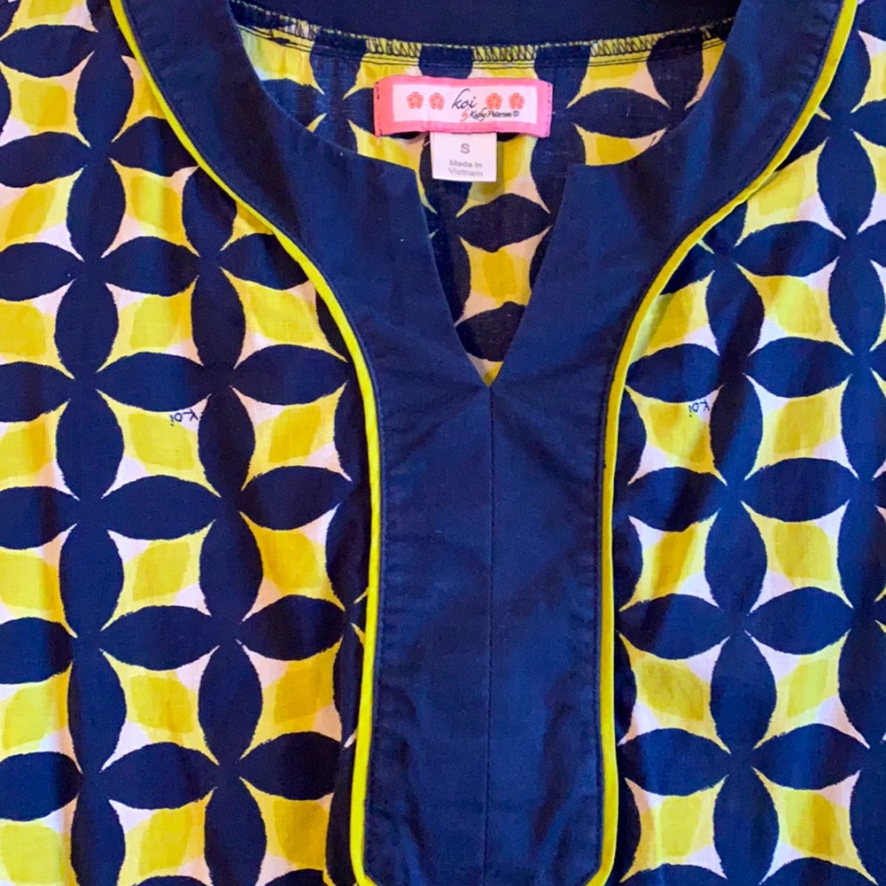 Koi scrub top - Picture 2 of 8